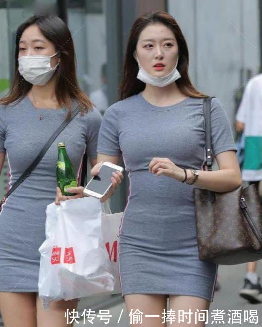 灰色紧身连衣裙,紧身收腰设计,青春洋溢活力十足