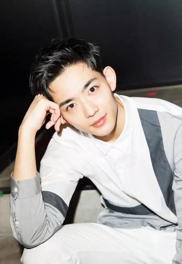 齐刘海 男生们,找对发型比找对女朋友还重要颜值从60到80没问题