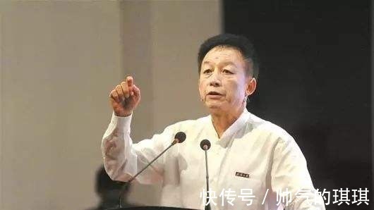 厦门大学$学生问易中天如何看郑强说他只能上街卖菜,答曰不尊重我的多了