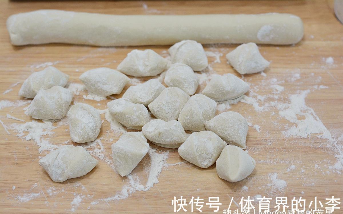 最近蔬菜有点儿小贵，试试素三鲜饺子，换着花样天天吃不腻