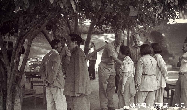 延安|父亲是少将,她是八路军第一位女参谋,后成新中国第二位女副总理