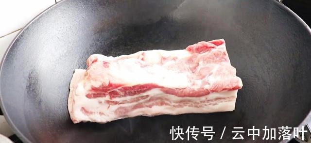 怪不得宴席上扣肉那么美味原来有技巧的，学好给亲人做！