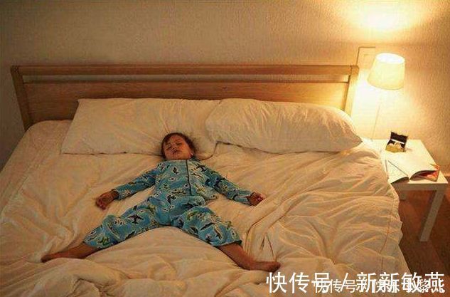 睡眠环境|孩子熟睡后总爱“满床打滚”？是睡得不安稳吗？及早了解帮助孩子