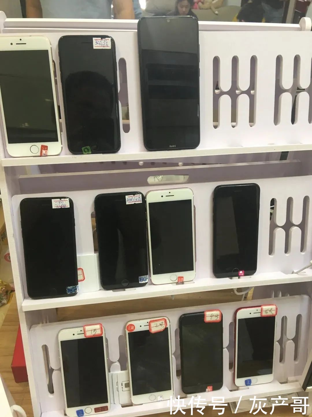 团伙|50块钱一天租你的微信号,干不干?