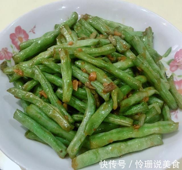 炒长豆角，直接下锅炒容易发黑，教你正确做法，豆角碧绿又脆嫩！