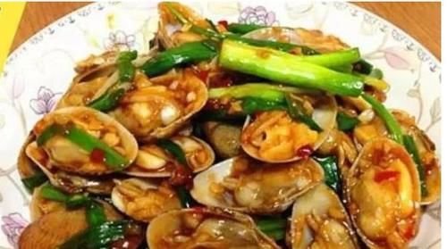  饮食|精选美食：红油拌猪耳、蒜香炒花甲、青笋炒木耳、烤冷面的做法