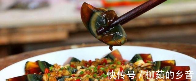 凉拌皮蛋|凉拌皮蛋总觉得又涩又腥，教您多加几个料，皮蛋好吃不腥气！