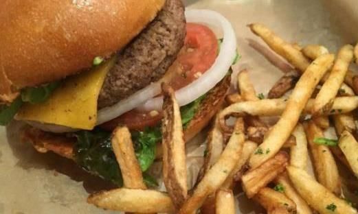 女孩|女孩第一次来月经,若没早于这个数,偷乐吧,可能会对发育有好处