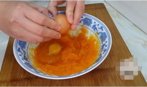 麻花|1个南瓜,2个鸡蛋,不用一滴水,做法比麻花简单,比南瓜饼都好吃