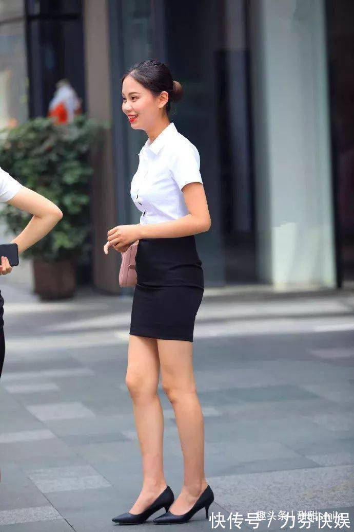 在职场 美女脚上搭配上一双白色的尖头高跟鞋,让双腿显得修长