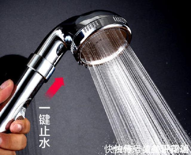 朋友家|卫生间别装这种花洒,等地面漏水你就后悔了