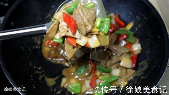 炒猪肝很多人第一步就做错了，多加一个步骤不老不腥，鲜嫩入味