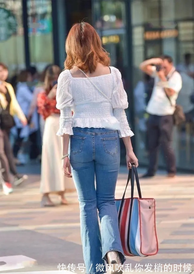 穿搭 选择修身百搭的牛仔裤,简单搭配就可以很时尚,洋气又显身材