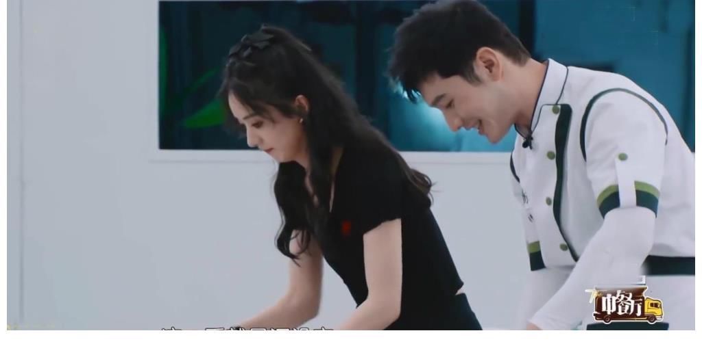 赵丽颖回归《中餐厅》，黄晓明大喊“妈呀”惨被补刀，赵小刀管家上线好霸气