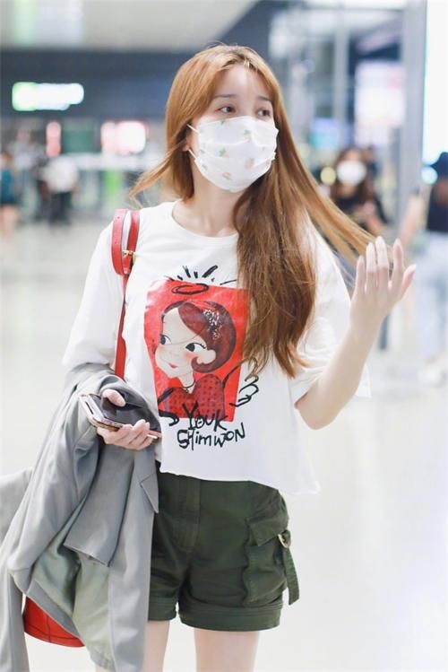 “阔腿裤”大势已去！现开始流行“乘风破浪的裤子”，遮肉又显瘦