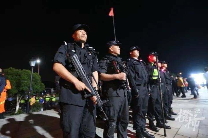 “跑得像飞一样！”凌晨1点，无人机发现第三只豹子，合围失败