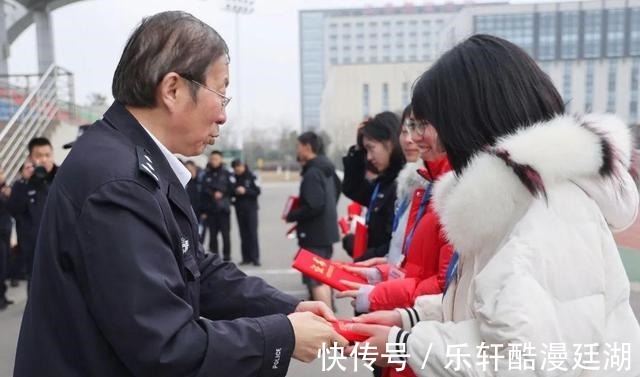 鸣枪|江苏南京警官学院，冬季迎新长跑｜脚步丈量警院，运动记录青春