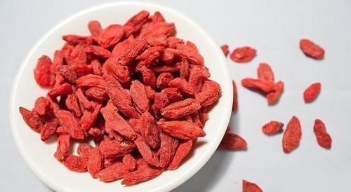 保健品|山楂与“此物”是一对,一同泡水喝,排毒祛湿,减掉多年大肚腩