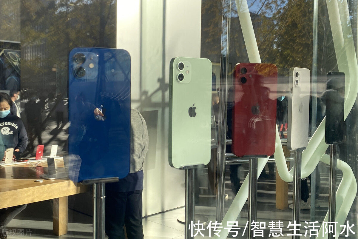 苹果公司|iPhone 12不再配备充电器，苹果真心支持环保，就应该放弃小圈子