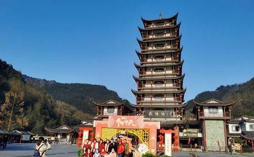 武陵源吴家峪门票站缤纷多彩民俗表演喜迎新年