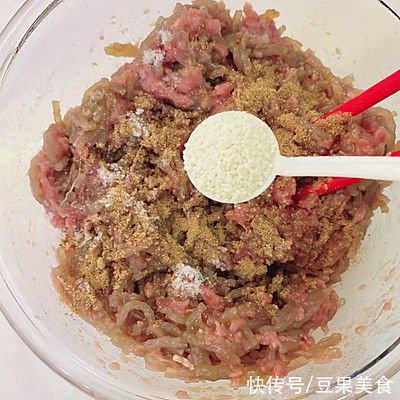 不用油皮、酥皮,照样酥脆的粉条肉酥饼