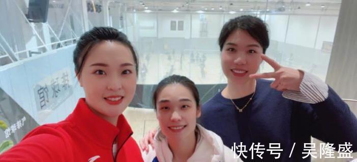 中国女排|女排三奥运冠军同框!惠若琪林莉聊到凌晨,回忆往事搞怪合影