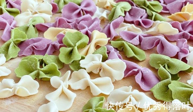 孩子挑食不爱吃饭，试试彩色蝴蝶面营养美味易消化，自己做真简单！