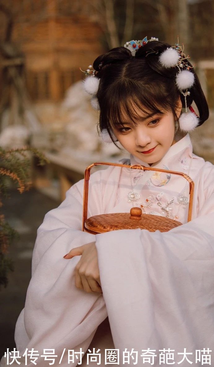 对襟衫&难得一遇的宝藏女孩!一人演绎出了四大美女,火遍国内走出世界