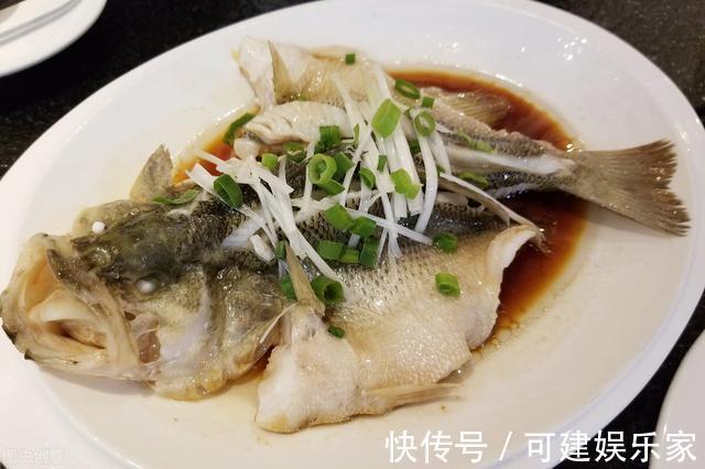 鲜嫩|清蒸鱼,最忌放盐腌制,大厨教你正确做法,鱼肉鲜嫩,不柴也不腥