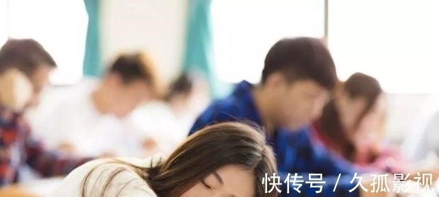 富养女|女大学生两个月生活费8000元,穷养儿富养女?体谅父母不容易