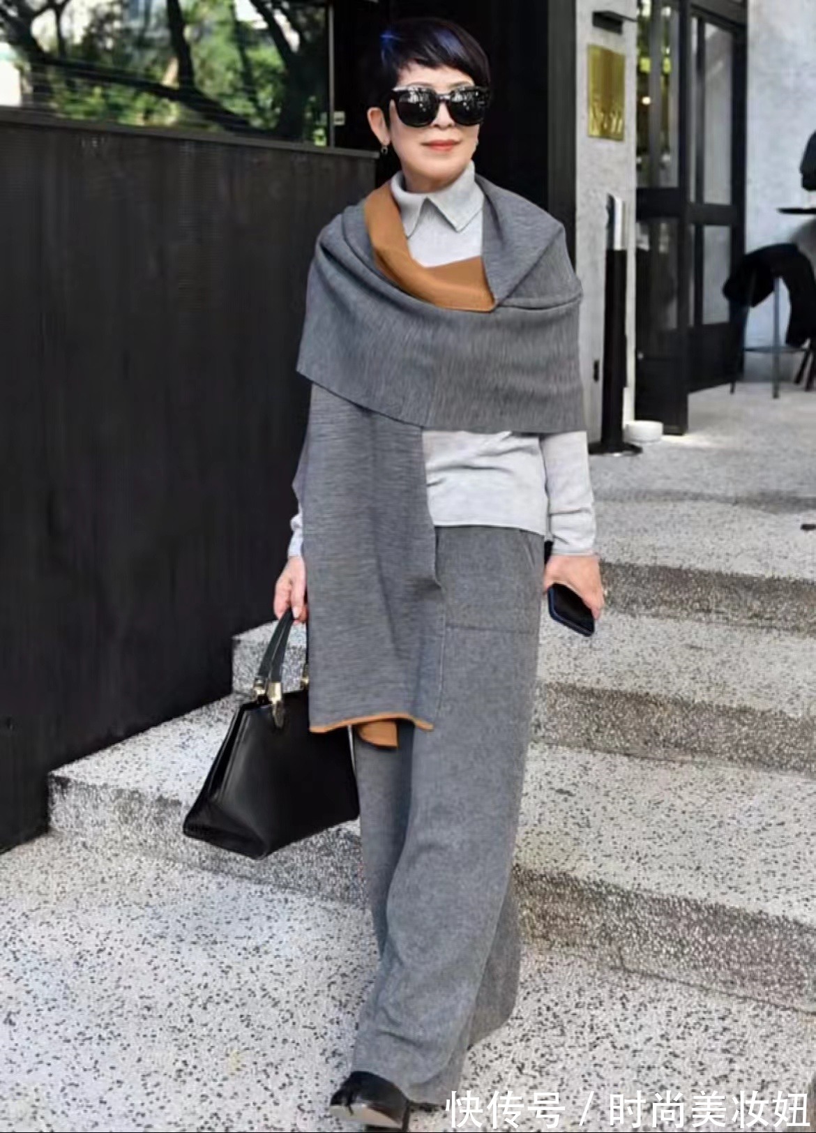 针织衫|这才是60岁女人该有的模样,靠穿搭赢得体面,气质真高级