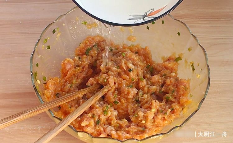 白菜饺子好吃有诀窍,教你饭店做法,饺子鲜嫩多汁不好吃才怪