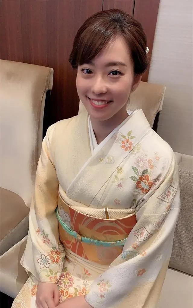 贵妇|穿和服和老头合影!石川佳纯美出新高度,女乒美女身上有贵妇气质