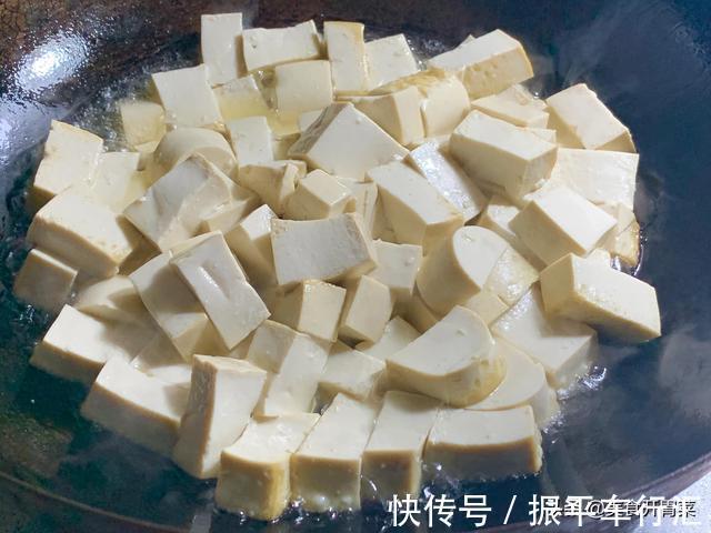 酱料|以后豆腐就这样吃,做法简单鲜香辣爽,出锅一口一个真解馋。