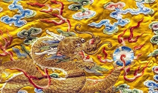 身着|古代的限制太多,这种颜色的衣服普通人不敢穿,若被发现死路一条