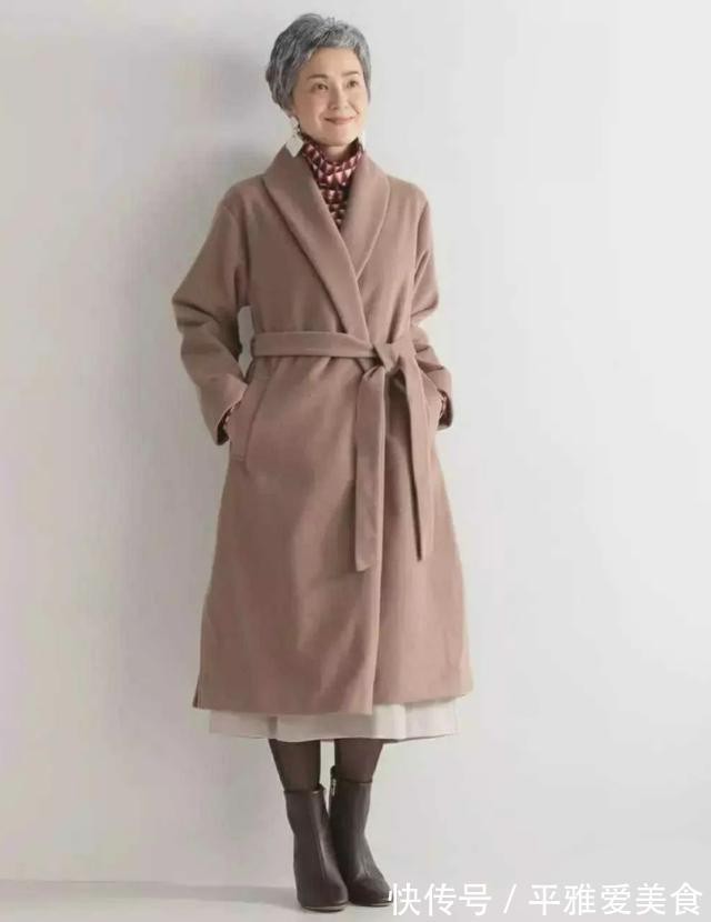 连体裤 60岁“最美奶奶”火遍全网,优雅气质又时尚,穿衣学她准没错