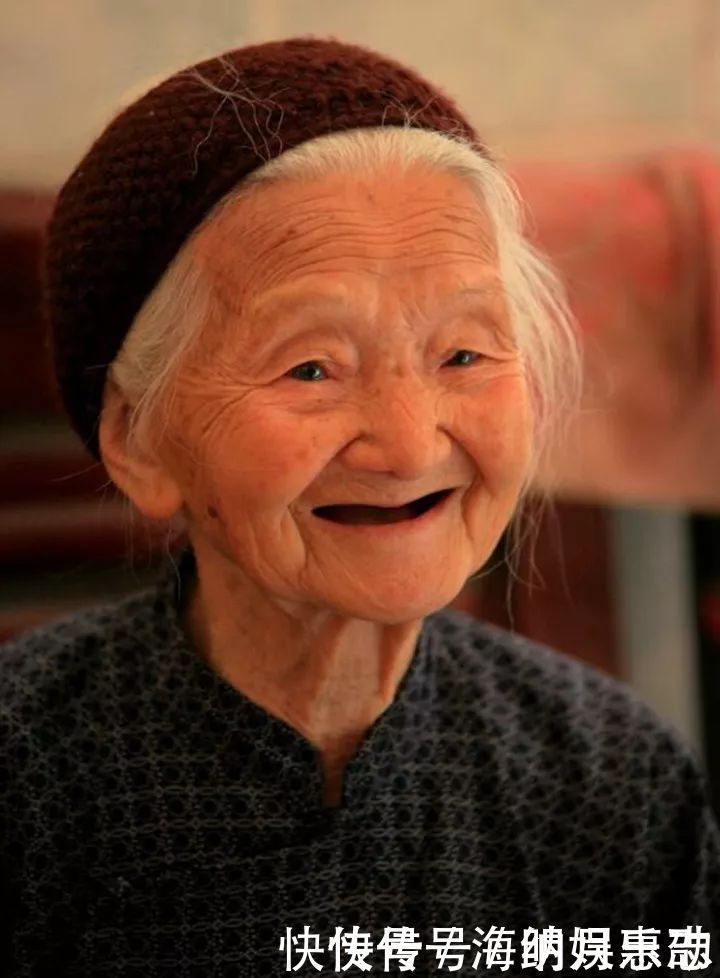 人到中年|长寿的人,早上起床爱做3件事,若占一个,恭喜可能长命百岁!