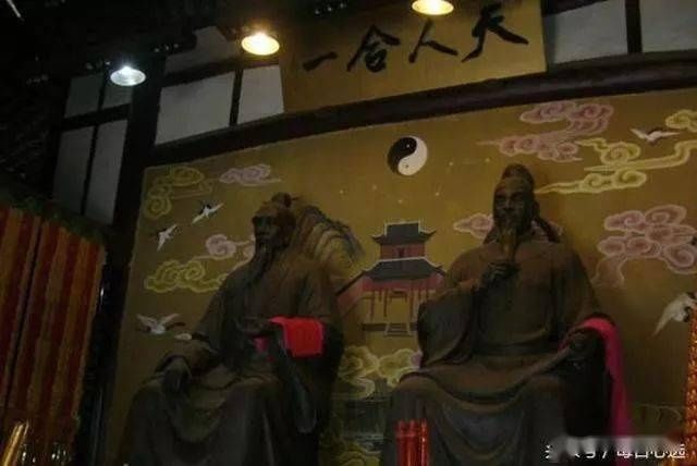 完好|古代预言奇书作者 为何一人墓穴完好,另一人却被挖烂?