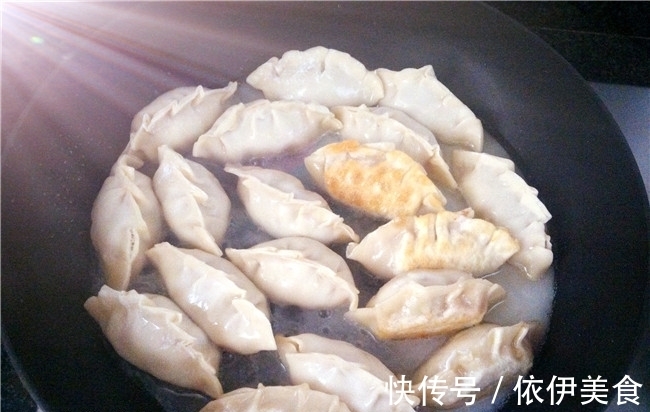 吃了几十年饺子,此款馅料第一次尝,外酥里嫩又鲜又香,真美味