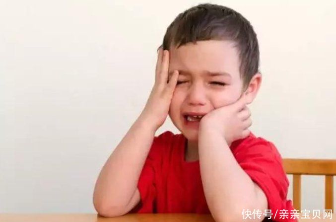 女孩儿|儿子不如女儿贴心?心理学家不这样认为,别冤枉了有爱的男孩