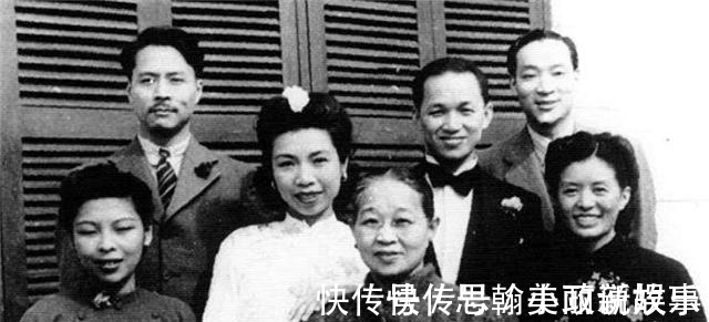 英文#白皇后,一个全身都是宝的女人,这个圈画的真圆!