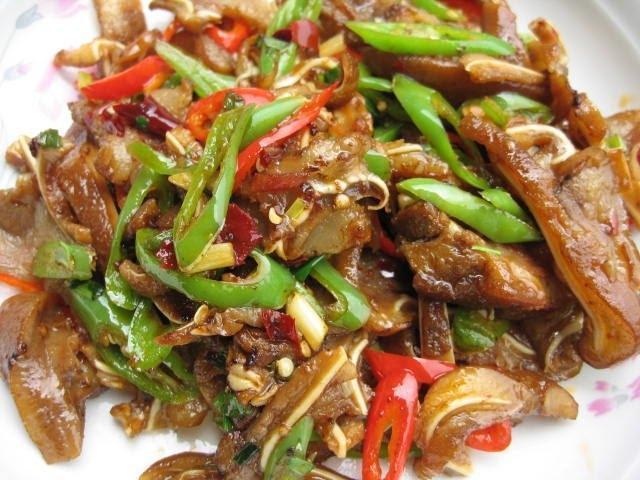 白玉菇炒青菜|美食推荐萝卜炖牛腩,葱油鲜香菇,辣椒炒猪耳,白玉菇炒青菜