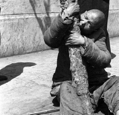 官府!皇帝让范仲淹赈灾,他却用赈灾款来修官府抬米价,事后才知真高明