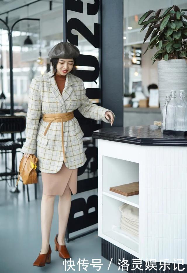 “毛衣”单穿已经失宠了!今年流行轻奢叠穿,瞧三木每套都漂亮