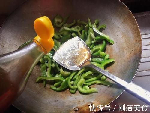 青椒籽|炒牛肉时,想要牛肉嫩滑又不老,只需加入1样东西,很多人都不懂