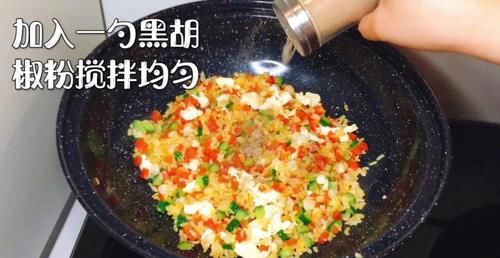 黄金蛋炒饭这样做太好吃了，米饭粒粒分明色泽金黄鲜香诱人，真香