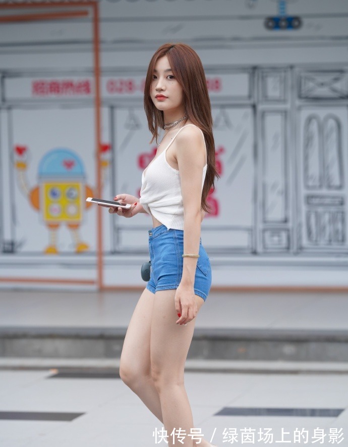 吊带 不过时的吊带配短裤,性感又不失时髦,让你轻松成为“焦点”!