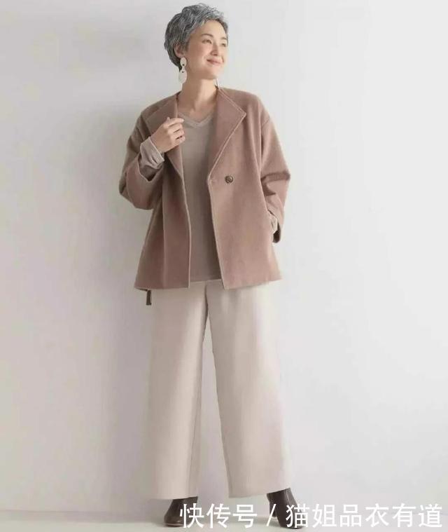 大衣配针织衫虽然经典，但前提是选对裤装，这3种日本博主抢着穿