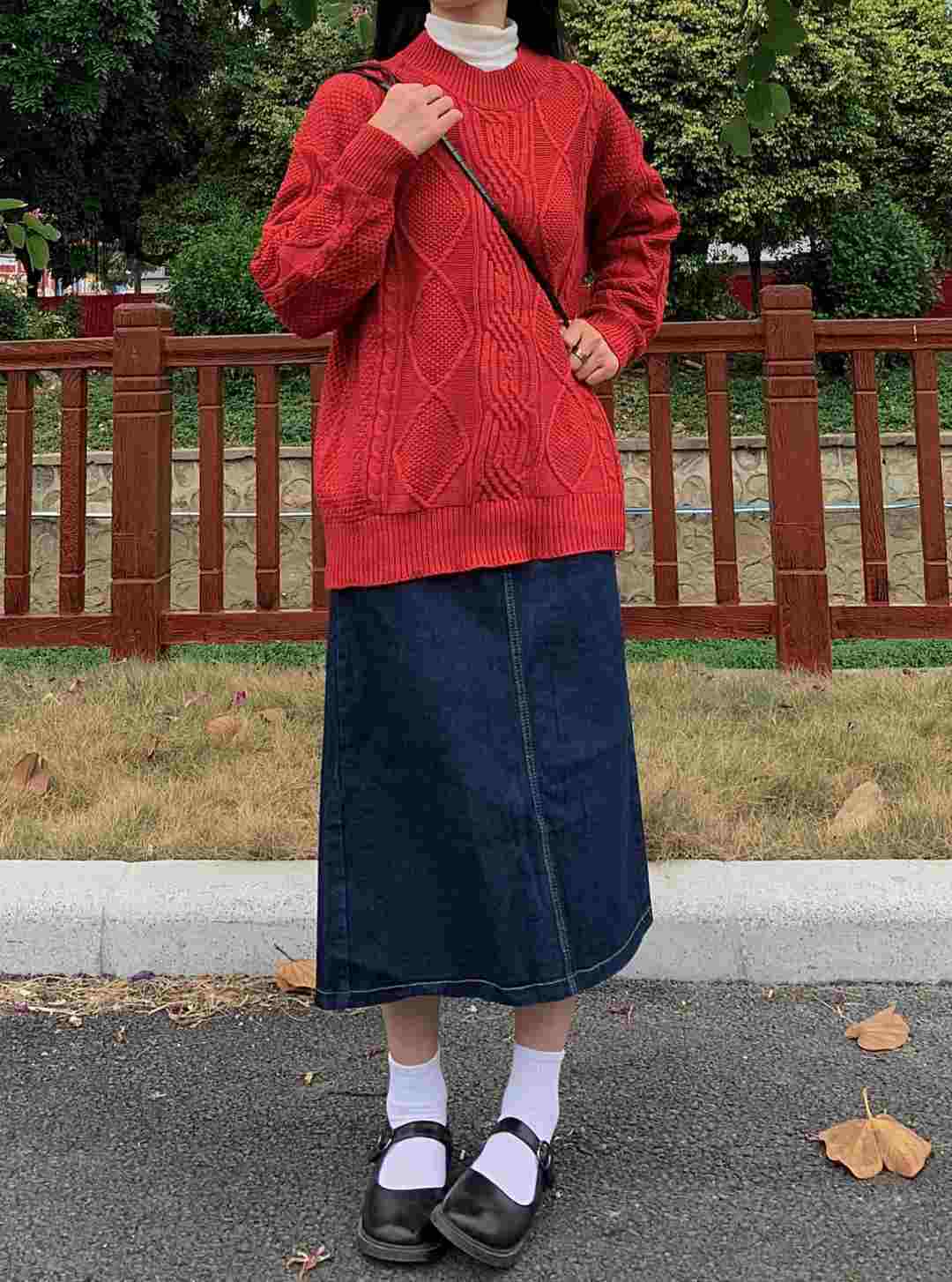 大长腿 毛衣+半身裙是真火!今年冬天这样穿,真的美到没朋友