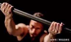 引体|引体向上的5种变式,帮你塑造真正的“虎背熊腰”,看你能做几种